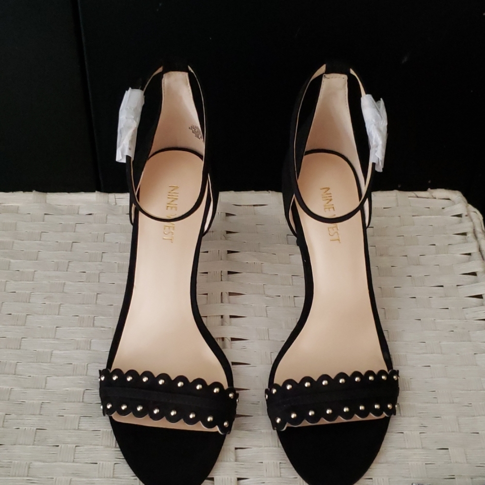 Nine west black suede heel sandal size 8/ 3in heel